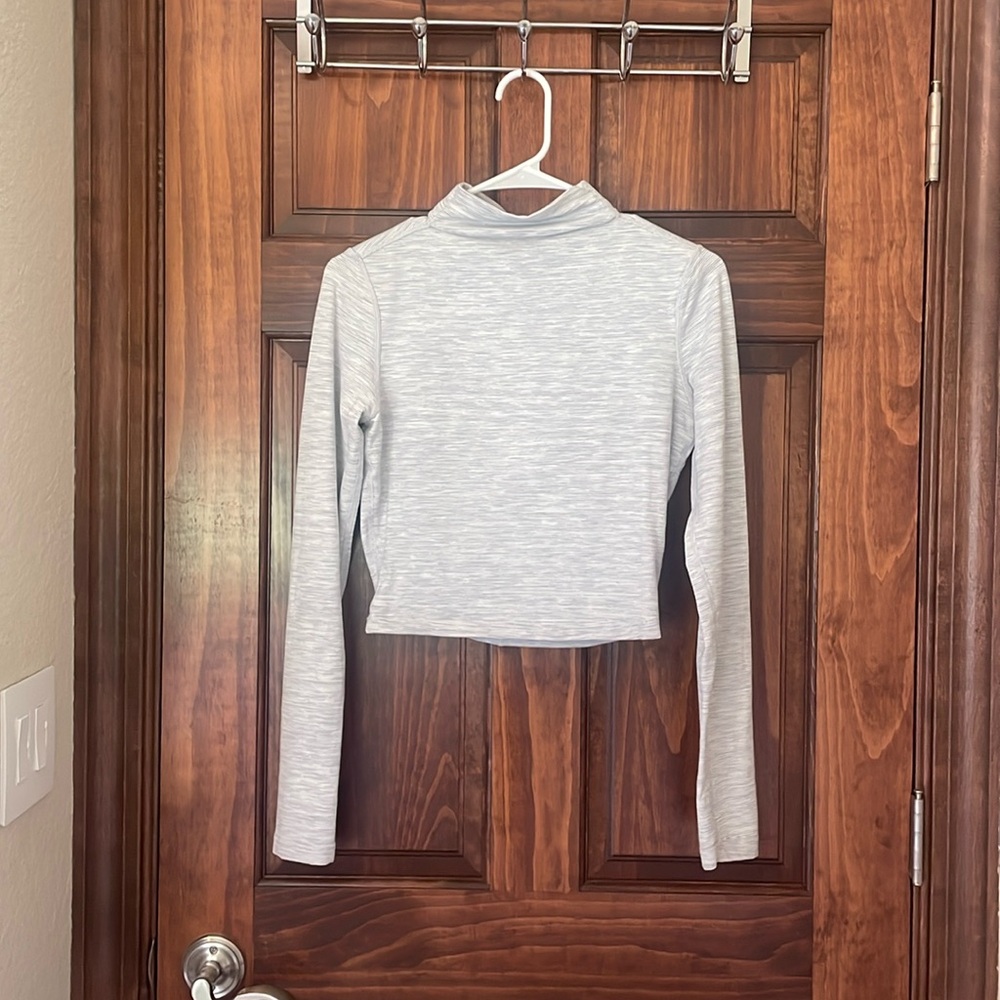 Turtle neck crop shirt